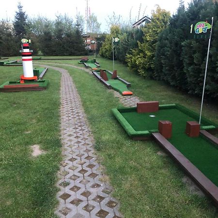 Domki Kapitanskie Z Prywatnym Polem Do Gry W Mini Golf Rewal Exterior foto